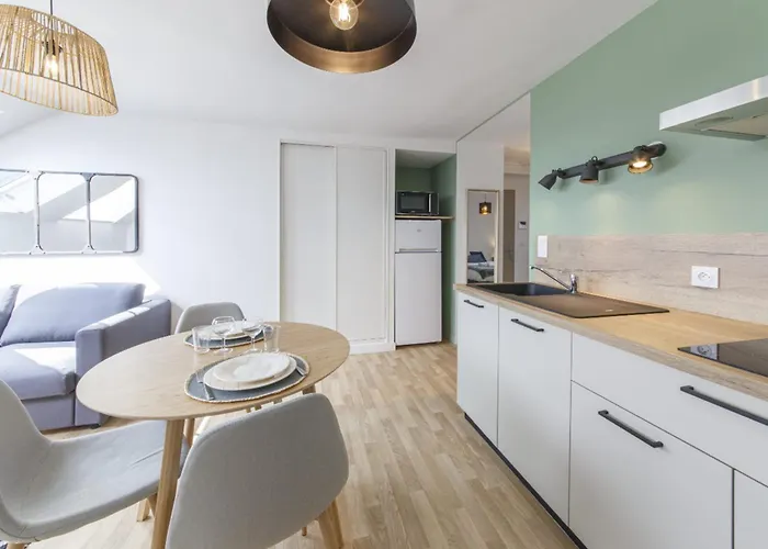 Le Monkey - 700m Gare - Wifi 拉瓦勒