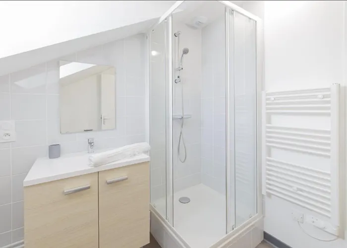 Le Monkey - 700m Gare - Wifi 拉瓦勒